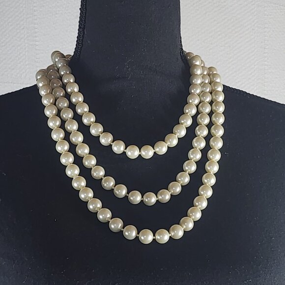 Chico's Extra Long 66" Flapper White Knotted Faux Pearl Unisex Eternity Necklace - Picture 2 of 16